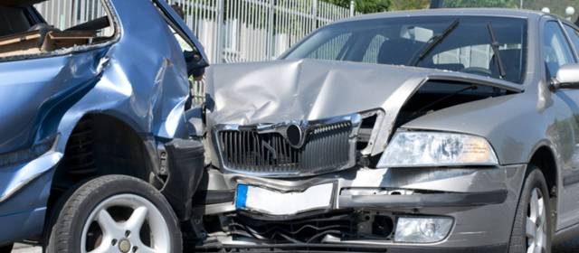 Consulta Gratuita en Español Cercas de Mí con Abogados de Accidentes y Choques de Autos y Carros en Joliet